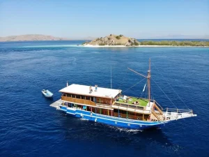 liveaboard komodo