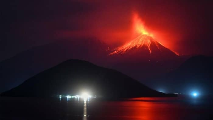 volcanic eruption en indonesie