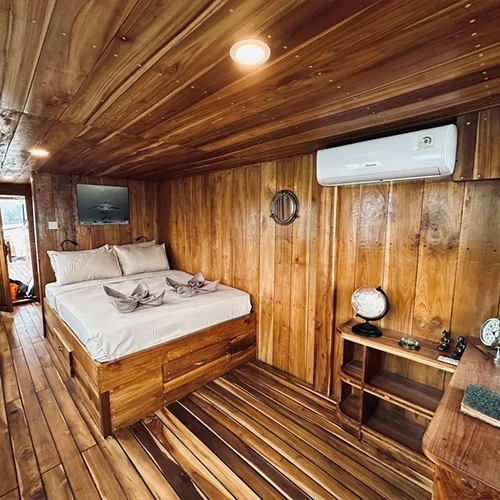 upper_cabin_shenron_liveaboard_diving_indonesia_bedroom