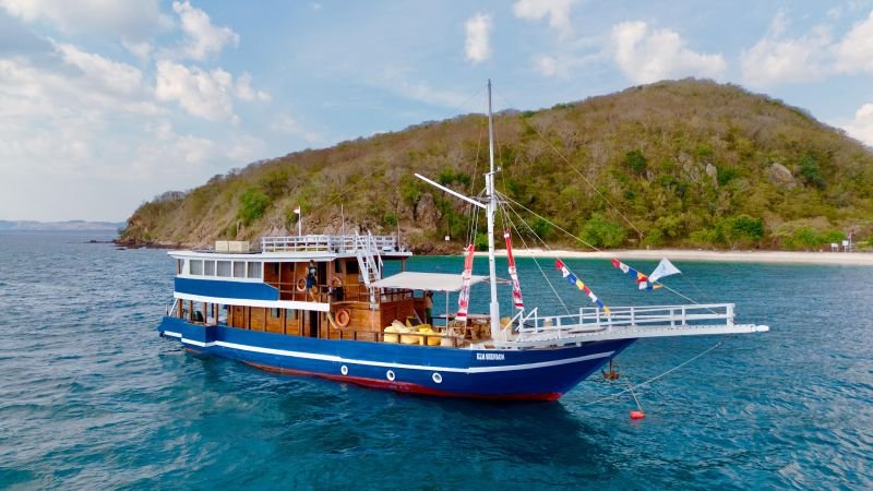 Shenron Liveaboard exterior