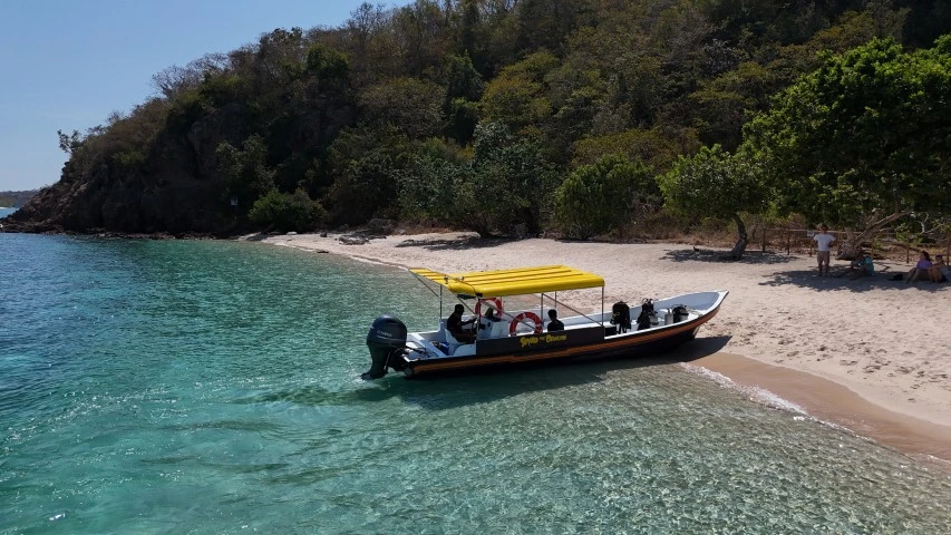 Spyro speedboat anchored by a quiet Komodo beach for the lunch stop